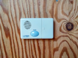 女子トイレには音姫も完備